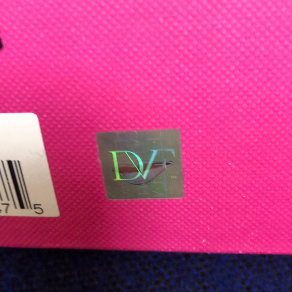 Diane Von Furstenberg platinum, lizard print, sandals. - Picture 15 of 15